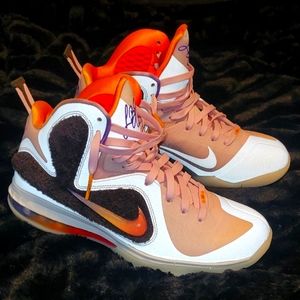 LeBron 19',